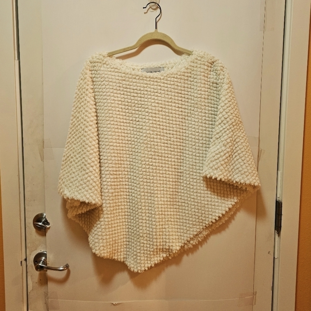 Black Rivet Winter Fall Ivory Cream Pancho. L/XL Soft‎ and Stylish  Artzy Warm
